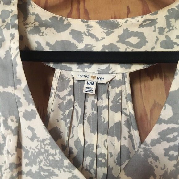 Sleeveless Razorback blouse - Picture 3 of 8